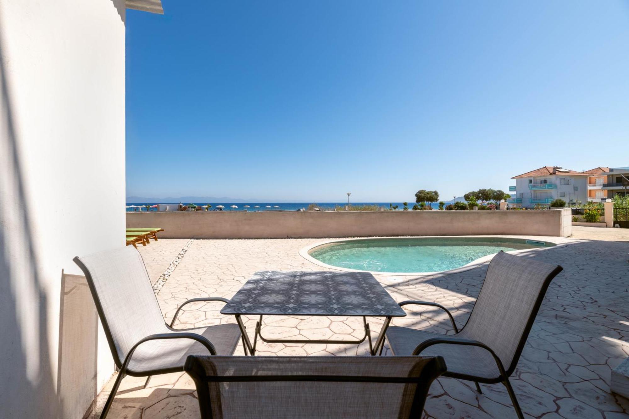 White&Blue luxury suites Ialysos  Extérieur photo
