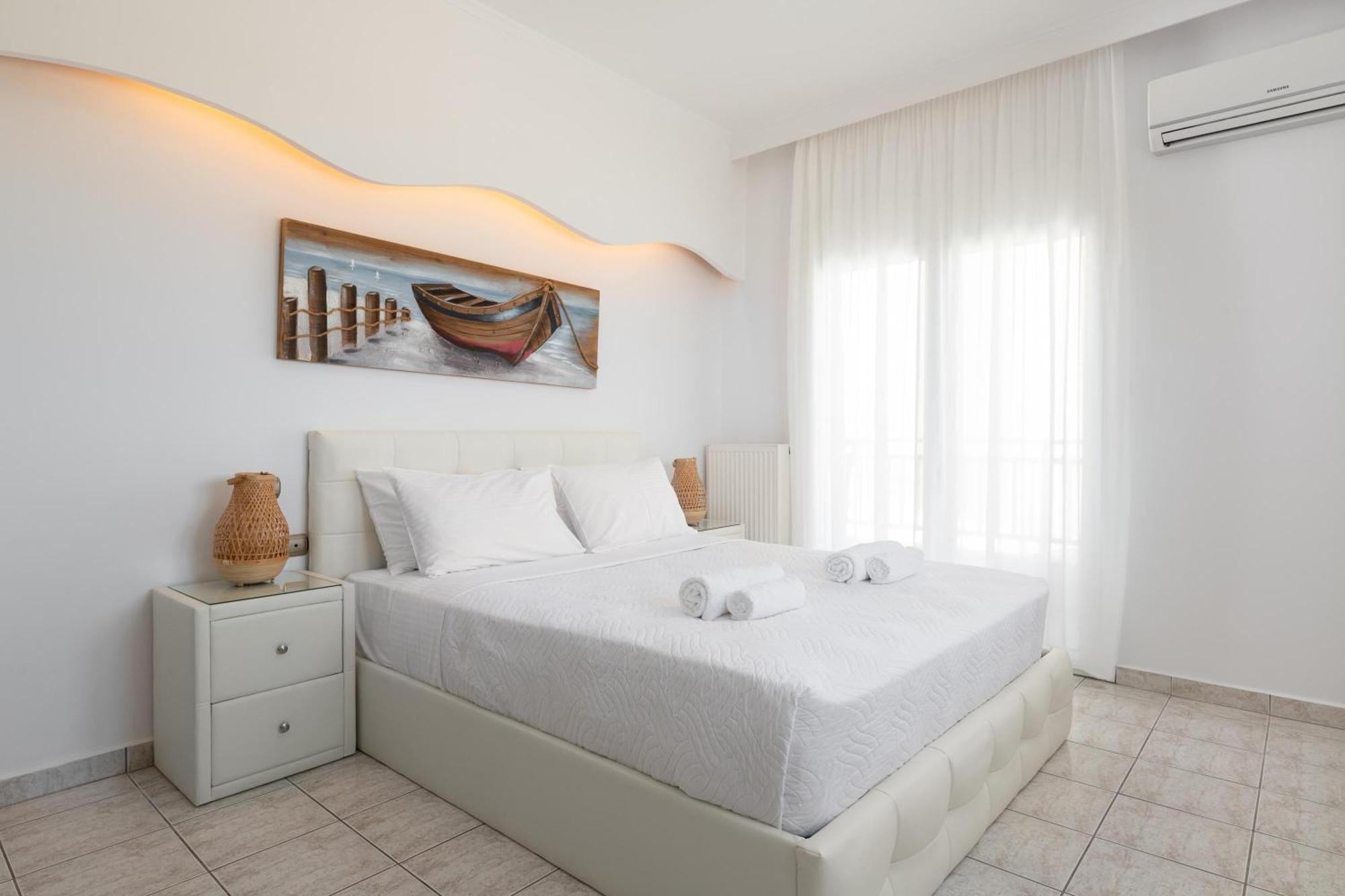White&Blue luxury suites Ialysos  Extérieur photo