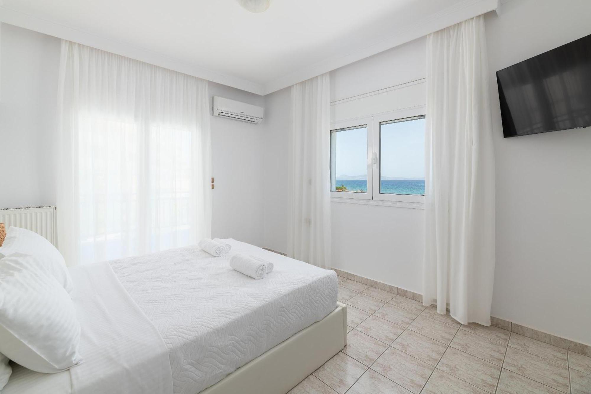 White&Blue luxury suites Ialysos  Extérieur photo