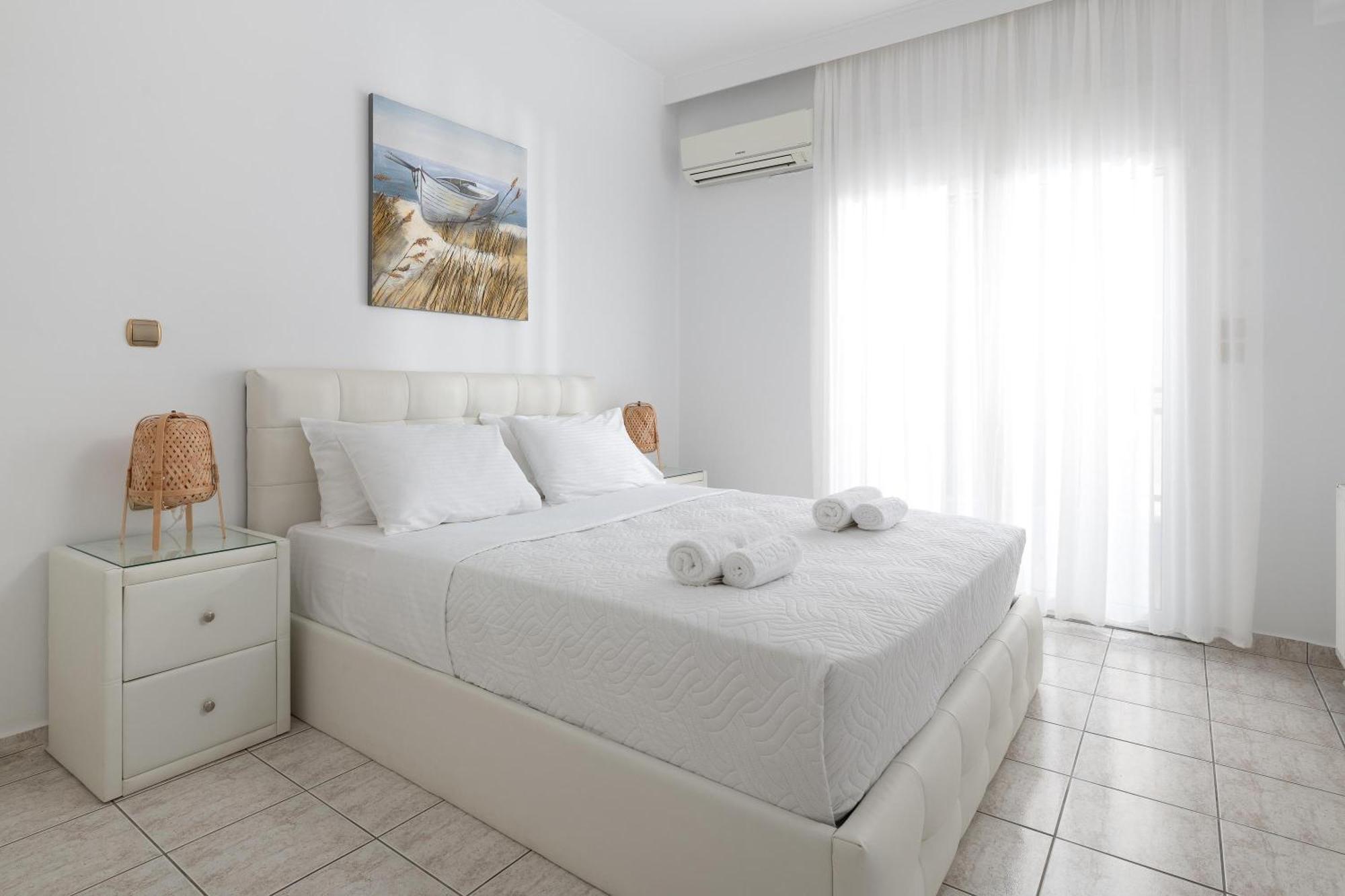 White&Blue luxury suites Ialysos  Extérieur photo