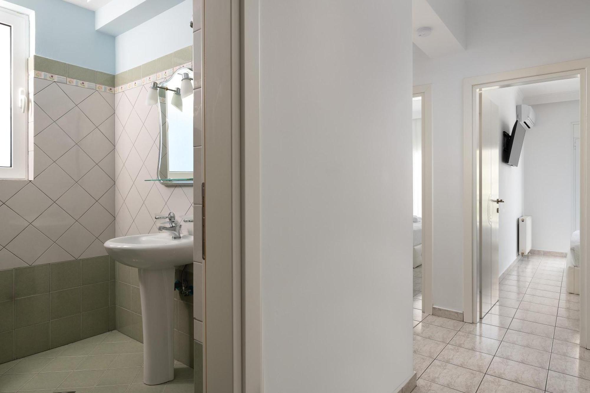 White&Blue luxury suites Ialysos  Extérieur photo