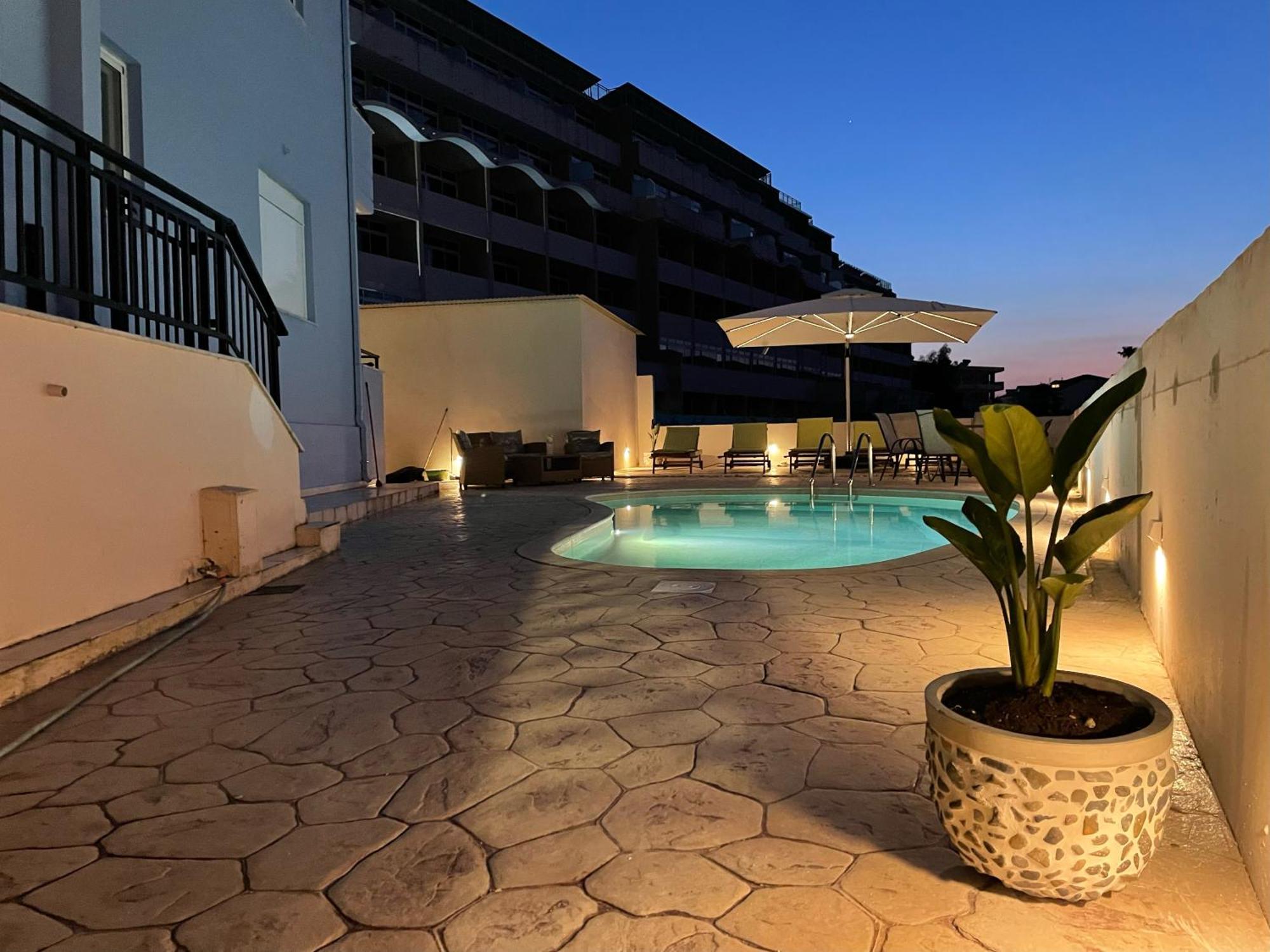 White&Blue luxury suites Ialysos  Extérieur photo