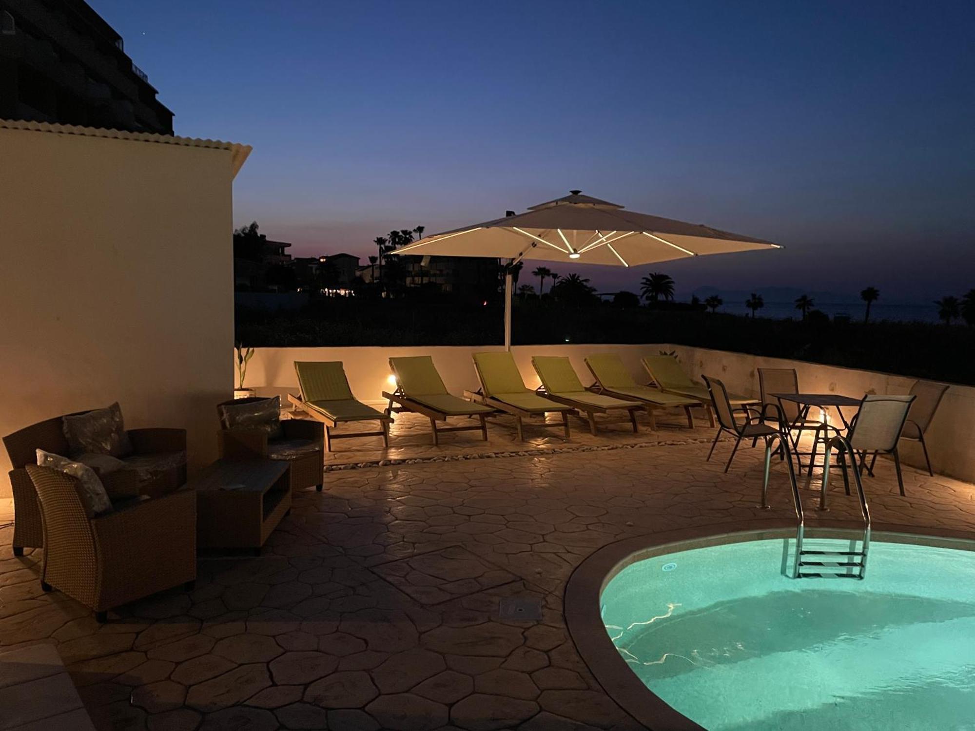 White&Blue luxury suites Ialysos  Extérieur photo