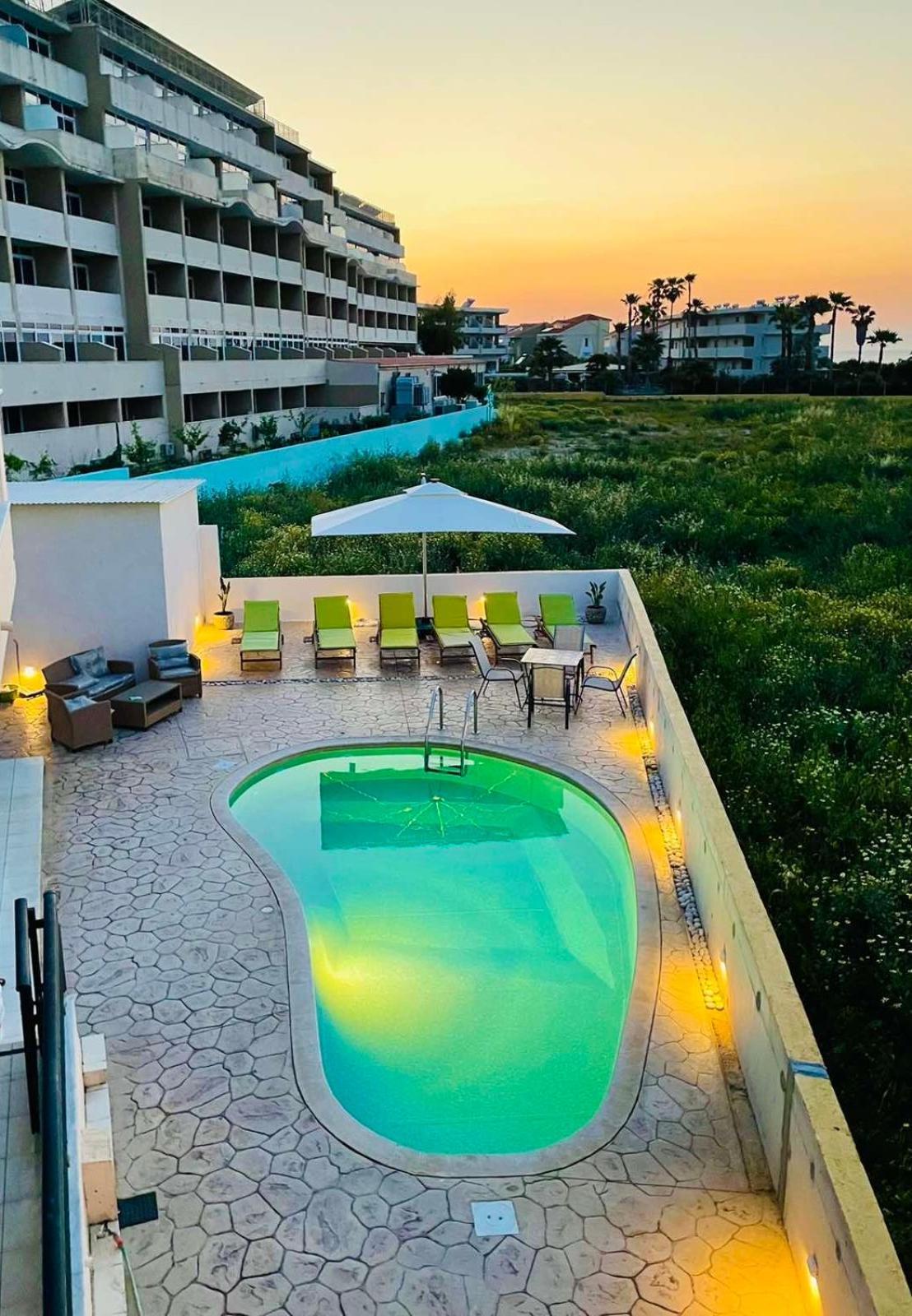 White&Blue luxury suites Ialysos  Extérieur photo