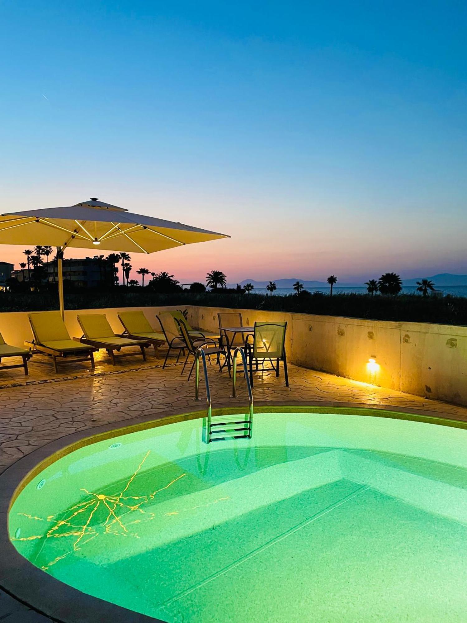 White&Blue luxury suites Ialysos  Extérieur photo